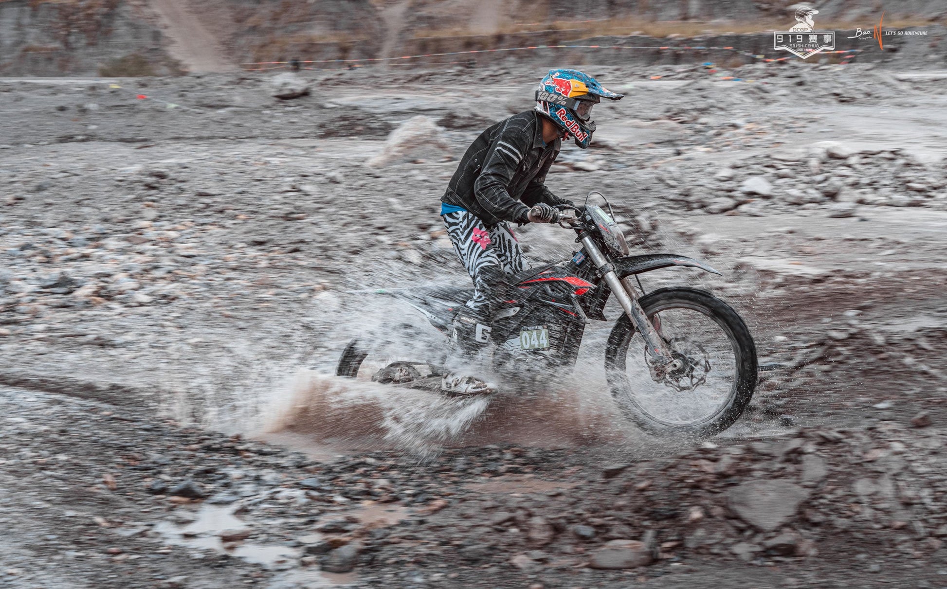 MotoTec Venom 72v 12000w 50ah Electric Dirt Bike White - Image 13