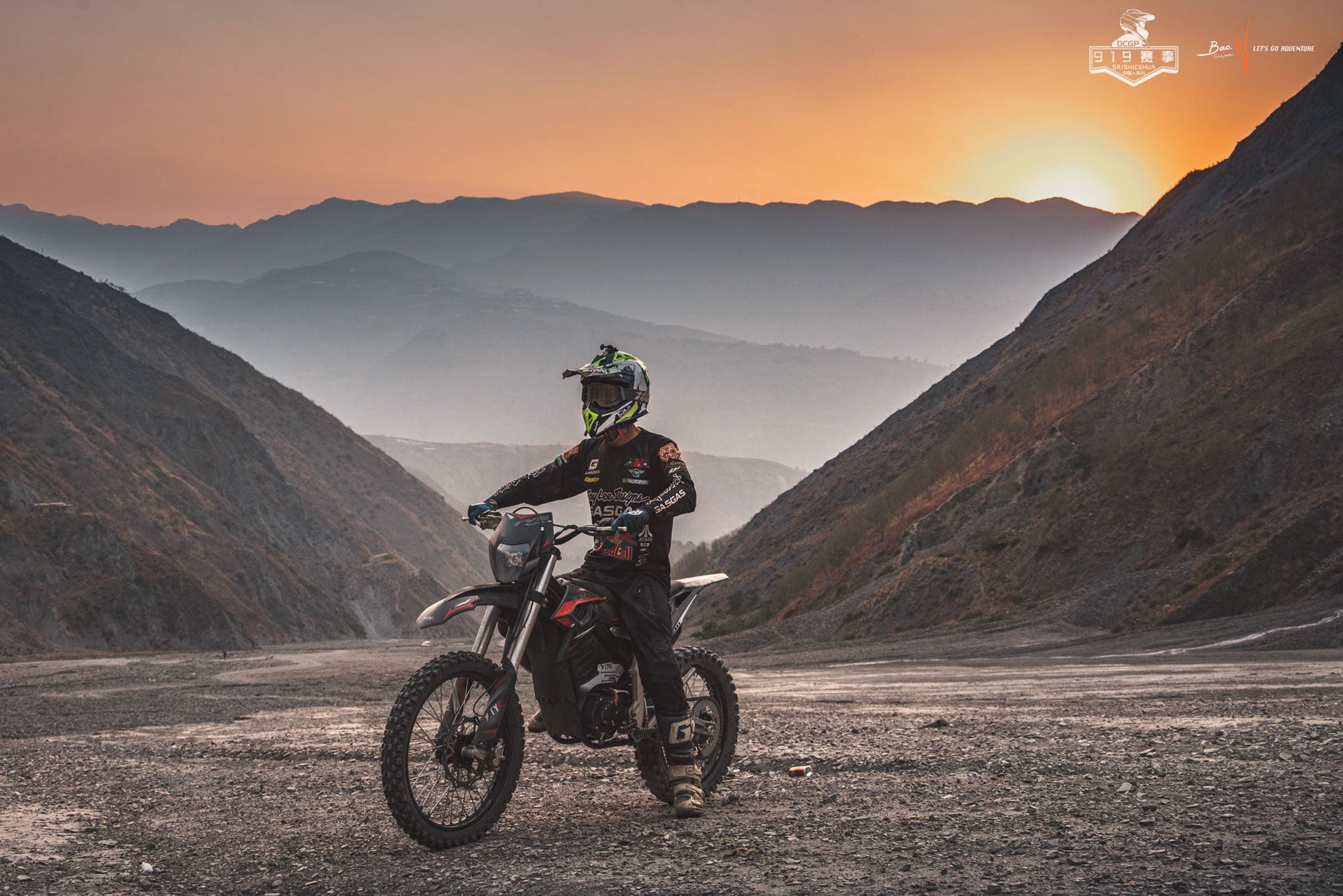 MotoTec Venom 72v 12000w 50ah Electric Dirt Bike White - Image 17